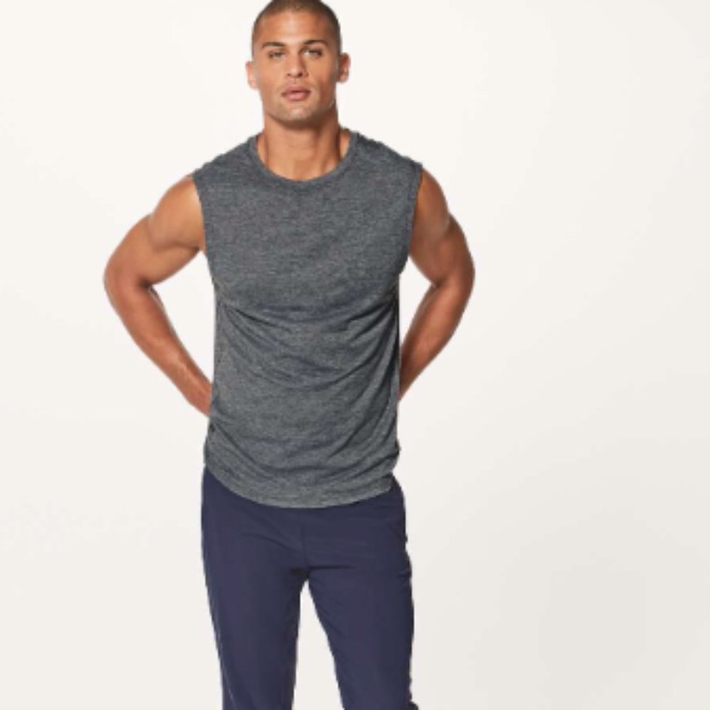 Lululemon Sleeveless Muscle Shirt in Heathered Gray/Black